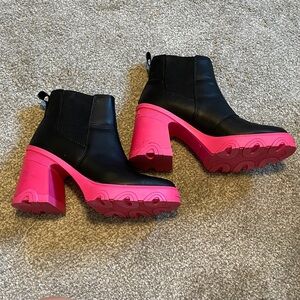 Sorel ‘Brex’ Stylish Black Cactus Pink Ankle Boots—waterproof leather upper